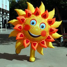 Фото надувного костюма улыбающегося солнышка